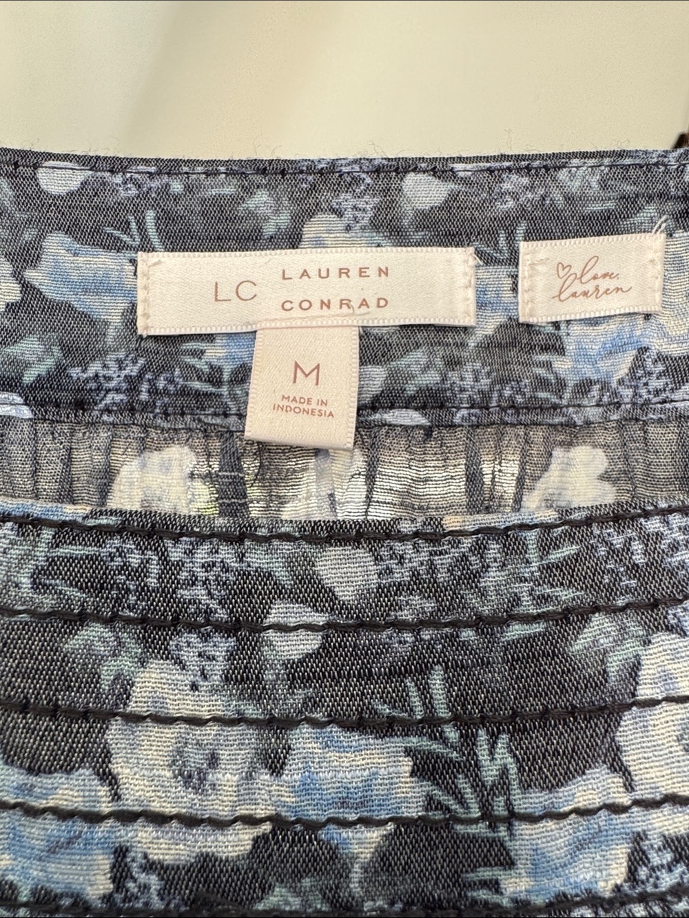 Pretty Lauren Conrad Top - Picture 2 of 4